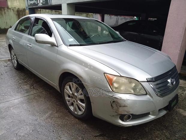 Toyota Avalon 2010 Silver