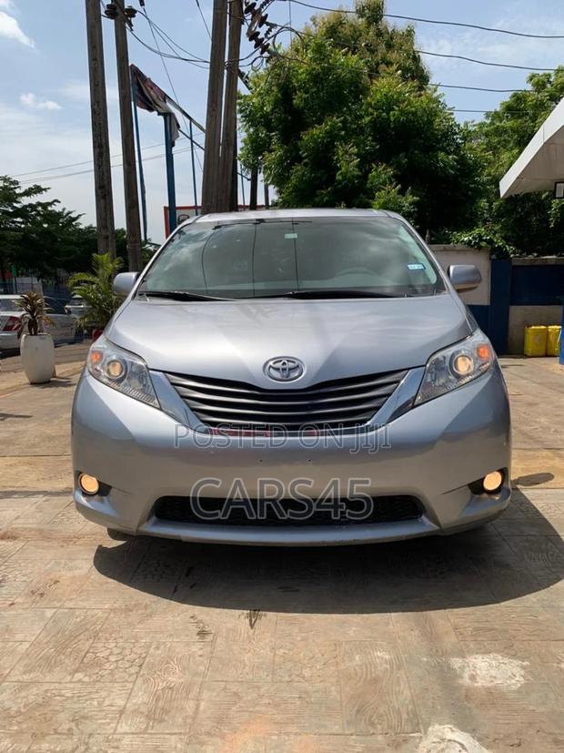 Toyota Sienna 2013 Gray
