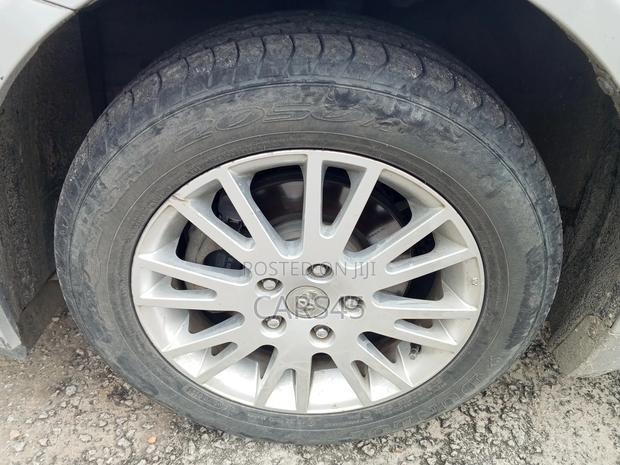 Toyota Avensis 2.0 Advanced Automatic 2012 Silver