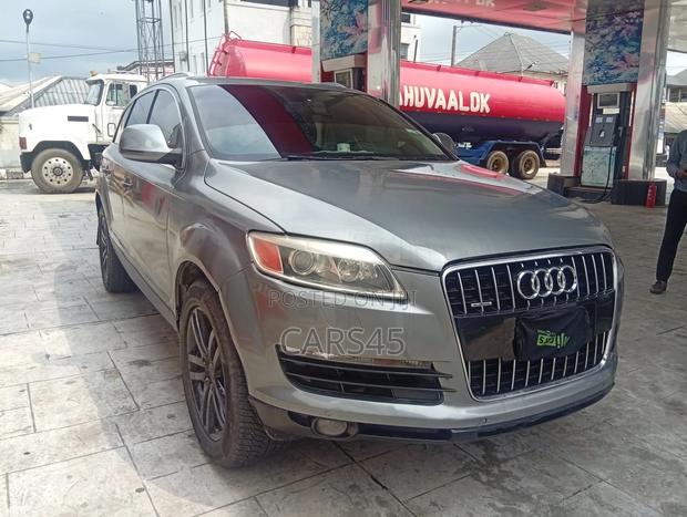 Audi Q7 2009 Off white