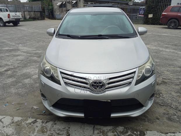 Toyota Avensis 2.0 Advanced Automatic 2012 Silver