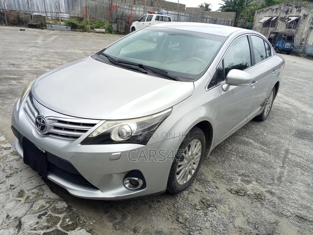 Toyota Avensis 2.0 Advanced Automatic 2012 Silver