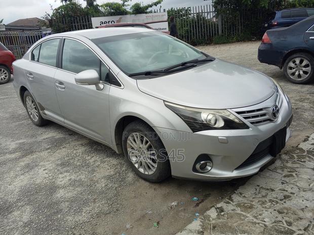 Toyota Avensis 2.0 Advanced Automatic 2012 Silver