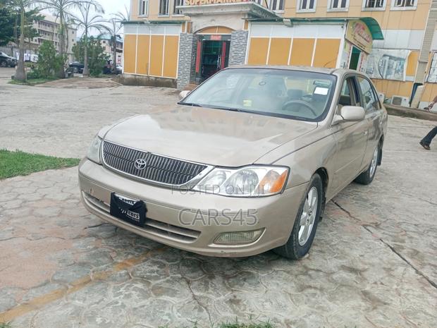 Toyota Avalon 2000 Gold