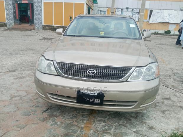 Toyota Avalon 2000 Gold
