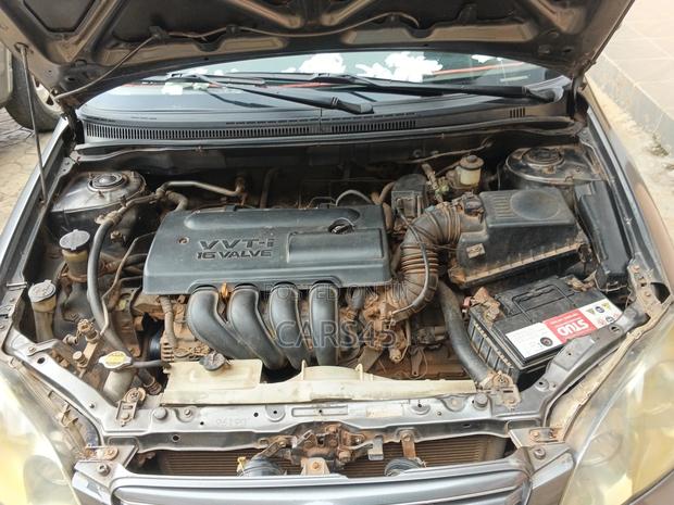 Toyota Corolla 2004 Gray