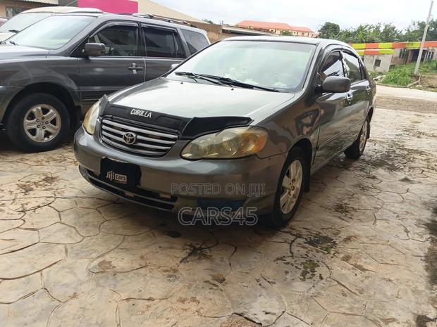 Toyota Corolla 2004 Gray