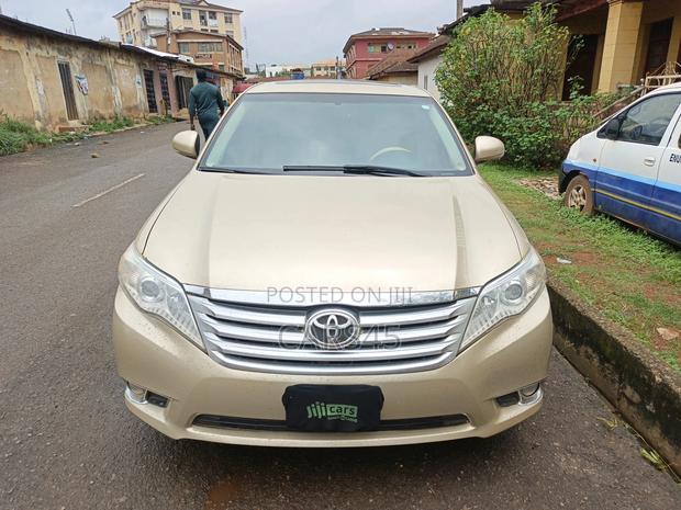 Toyota Avalon 2011 Gold