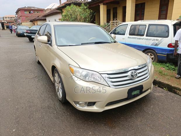 Toyota Avalon 2011 Gold