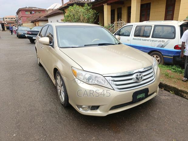 Toyota Avalon 2011 Gold
