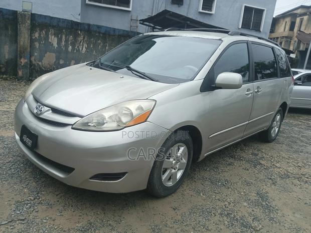 Toyota Sienna LE FWD (3.3L V6 5A) 2004 Silver