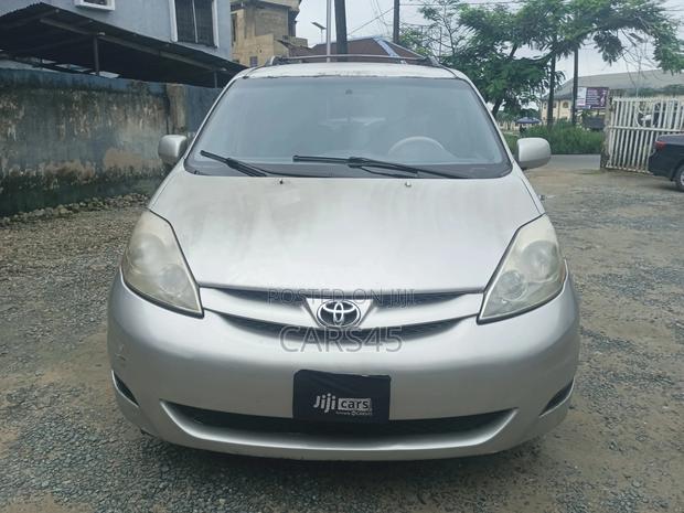 Toyota Sienna LE FWD (3.3L V6 5A) 2004 Silver