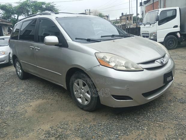 Toyota Sienna LE FWD (3.3L V6 5A) 2004 Silver