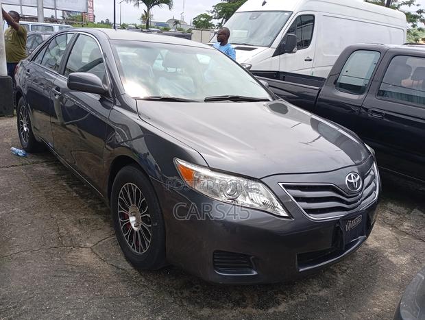 Toyota Camry 2011 Gray
