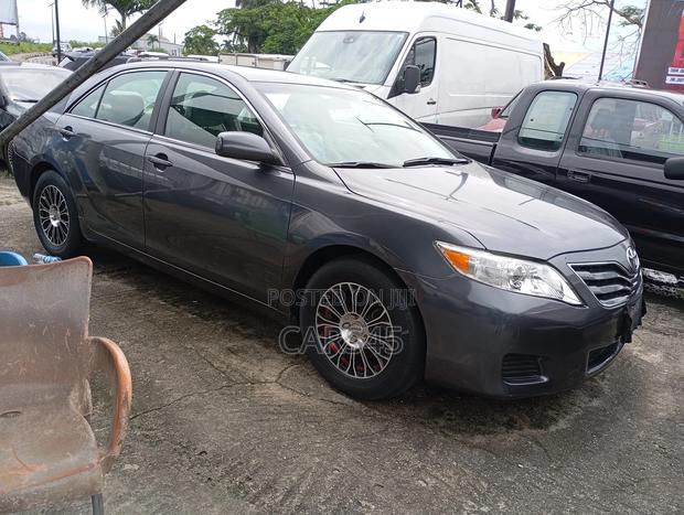 Toyota Camry 2011 Gray