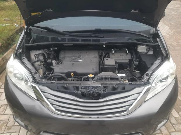 Toyota Sienna 2014 Gray