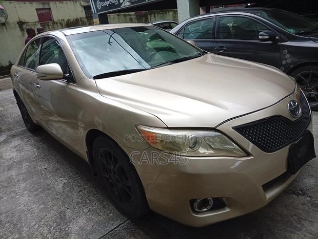 Toyota Camry 2011 Gold