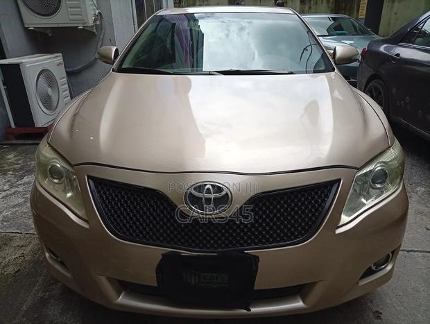 Toyota Camry 2011 Gold