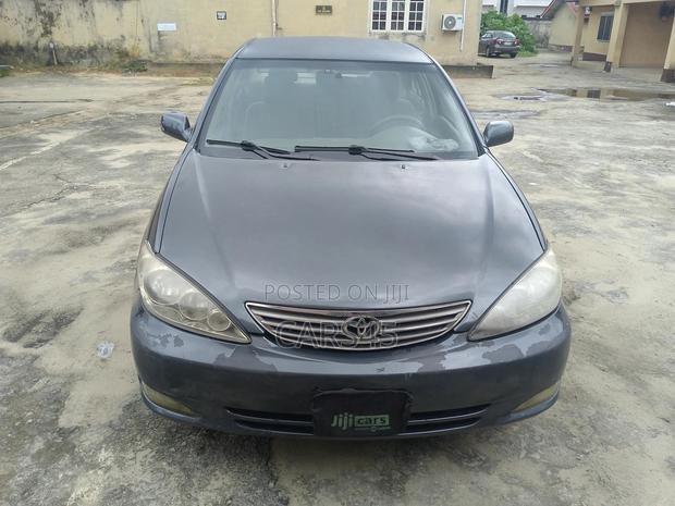 Toyota Camry 2005 Gray