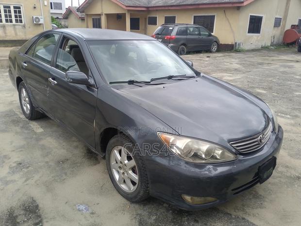 Toyota Camry 2005 Gray