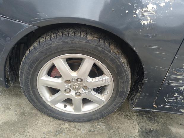 Toyota Camry 2005 Gray