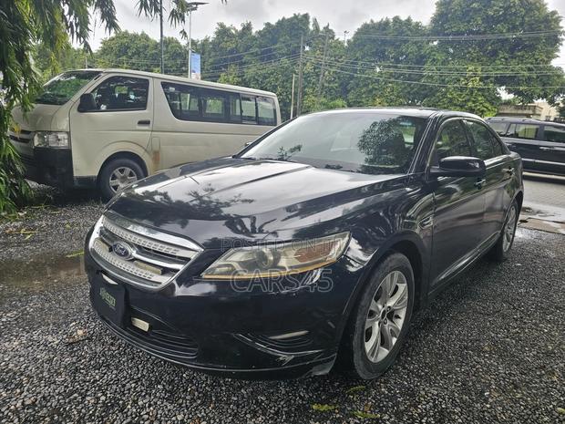 Ford Taurus 2011 Black