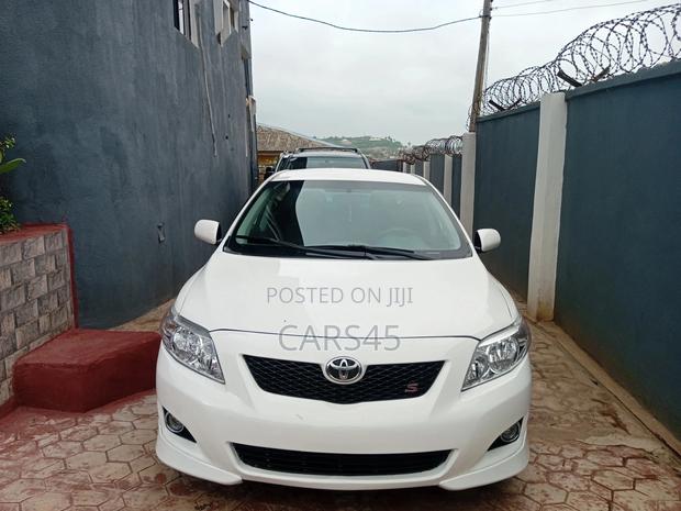 Toyota Corolla 2010 White