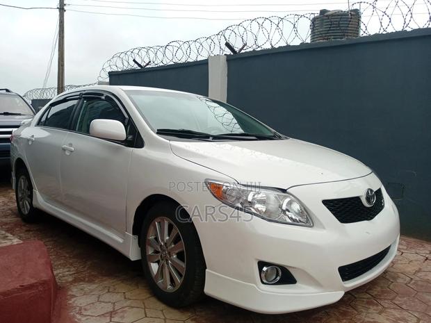 Toyota Corolla 2010 White