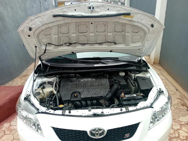 Toyota Corolla 2010 White