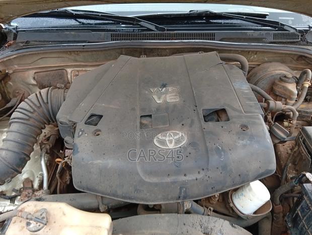 Toyota 4-Runner Limited V6 2005 Gold