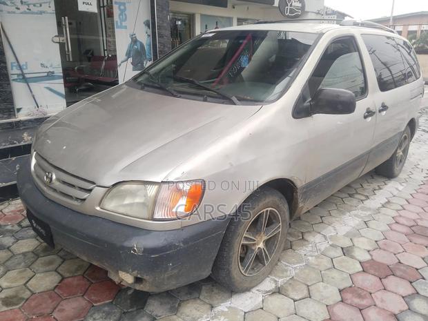 Toyota Sienna 2003 Gray