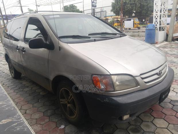 Toyota Sienna 2003 Gray