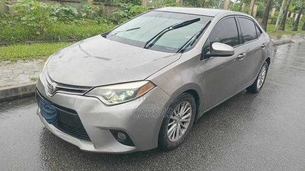 Toyota Corolla LE 4dr Sedan (1.8L 4cyl CVT) 2014 Gray