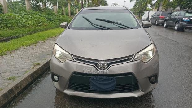 Toyota Corolla LE 4dr Sedan (1.8L 4cyl CVT) 2014 Gray
