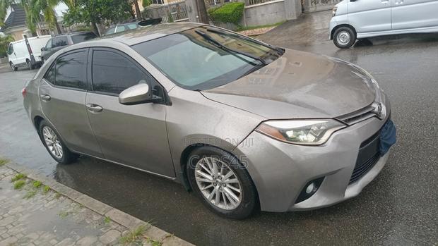 Toyota Corolla LE 4dr Sedan (1.8L 4cyl CVT) 2014 Gray
