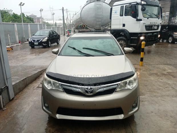 Toyota Camry 2014 Gold