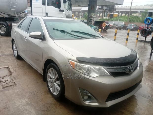 Toyota Camry 2014 Gold