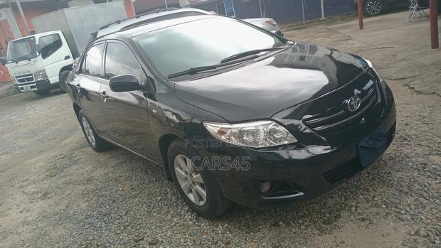 Toyota Corolla Base 4dr Sedan (1.8L 4cyl 5M) 2010 Black