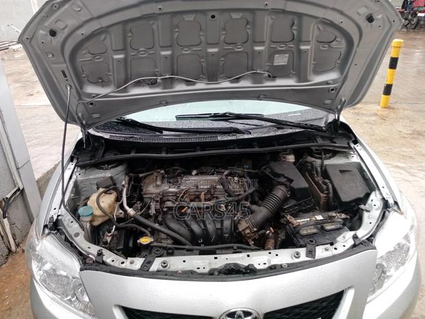 Toyota Corolla 2010 Silver