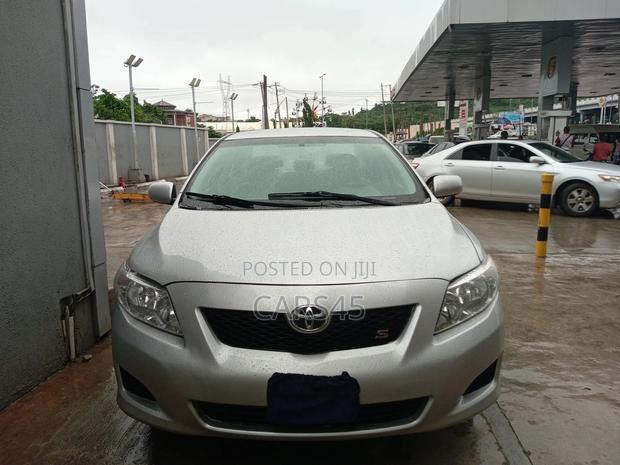 Toyota Corolla 2010 Silver