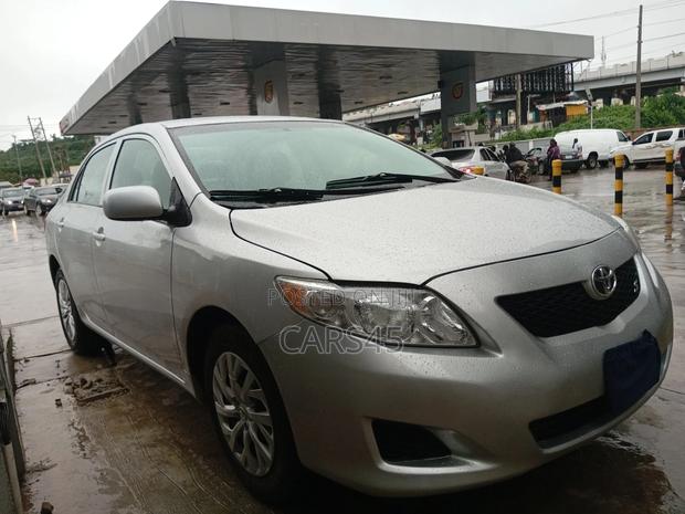 Toyota Corolla 2010 Silver