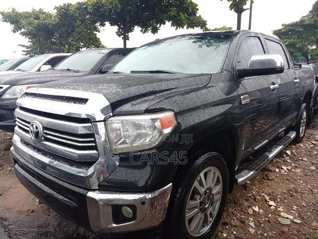 Toyota Tundra 2016 Black