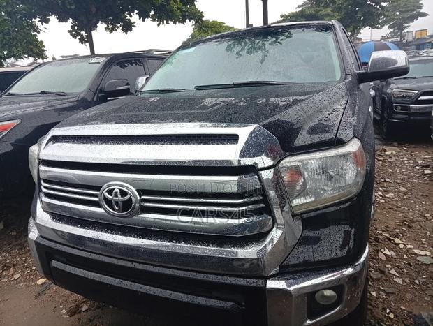 Toyota Tundra 2016 Black