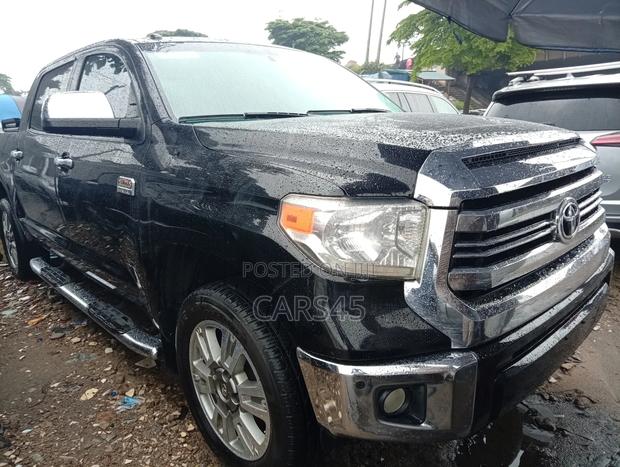 Toyota Tundra 2016 Black