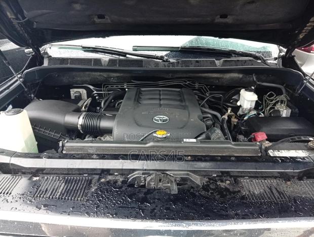 Toyota Tundra 2016 Black
