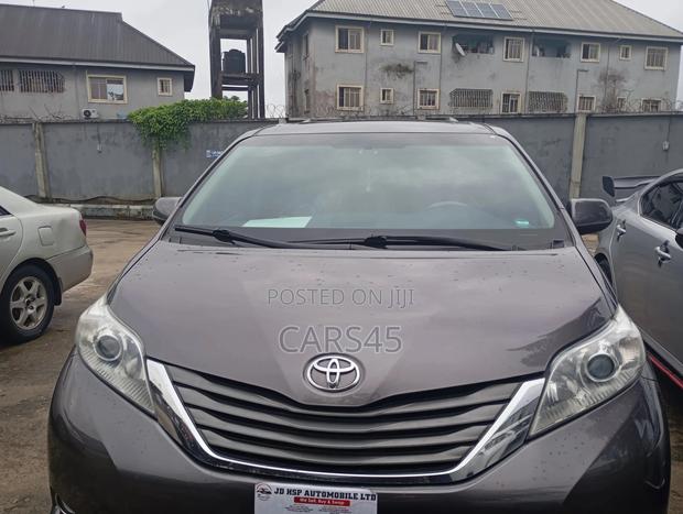 Toyota Sienna 2014 Gray