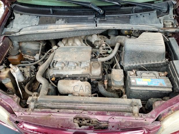 Toyota Sienna 2000 Red