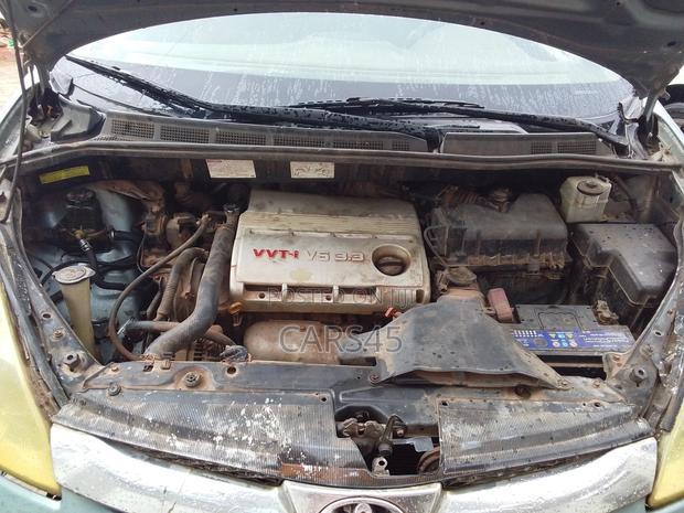 Toyota Sienna 2006 Silver