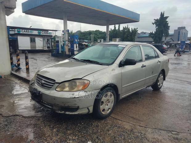 Toyota Corolla 2004 Gray