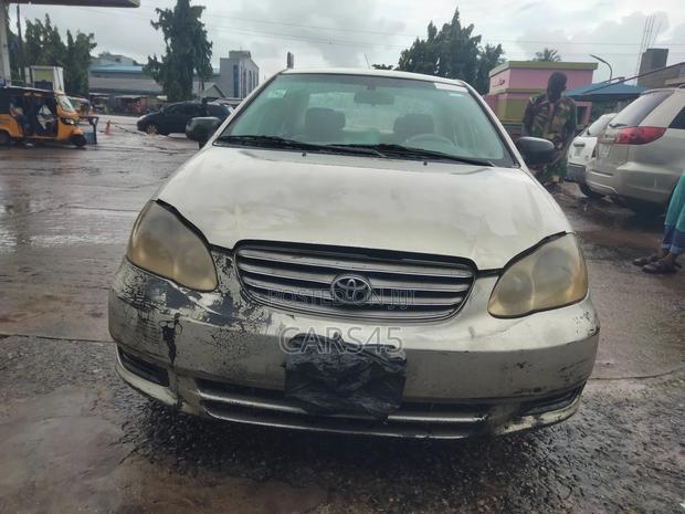 Toyota Corolla 2004 Gray